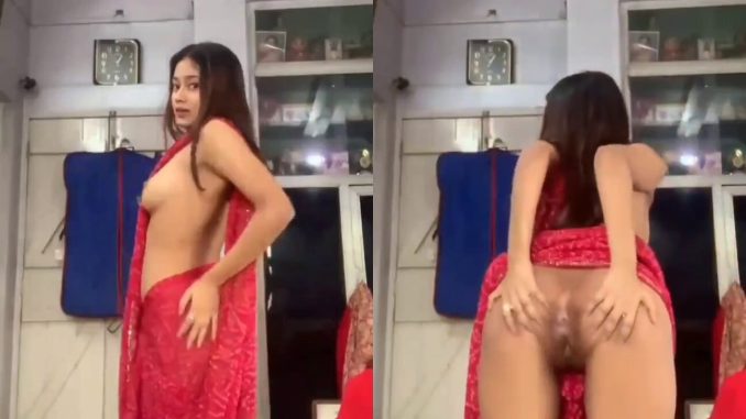 Beautiful Indian Teen Spreads Her Ass Chicks Just To Shows Off Her Pussy