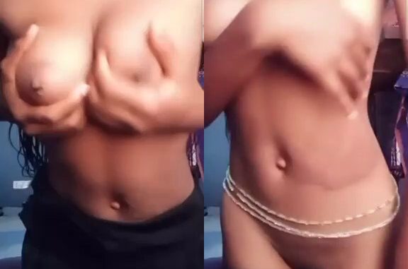 Naija Girl Squeezes And Shows Off Her Boobs As She Goes Nude On Buzzcast Live Show